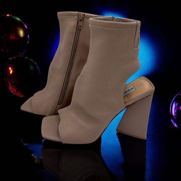 Womens Steve Madden Nude Beige‎ Transfer Pump Heels Wedge Bootie Sexy Sz 8M - Picture 1 of 9